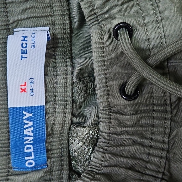 Old Navy Tech Taper Cargo Pants - Picture 3 of 5